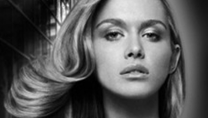 CLIP IN HAIR EXTENSIONS MODEL